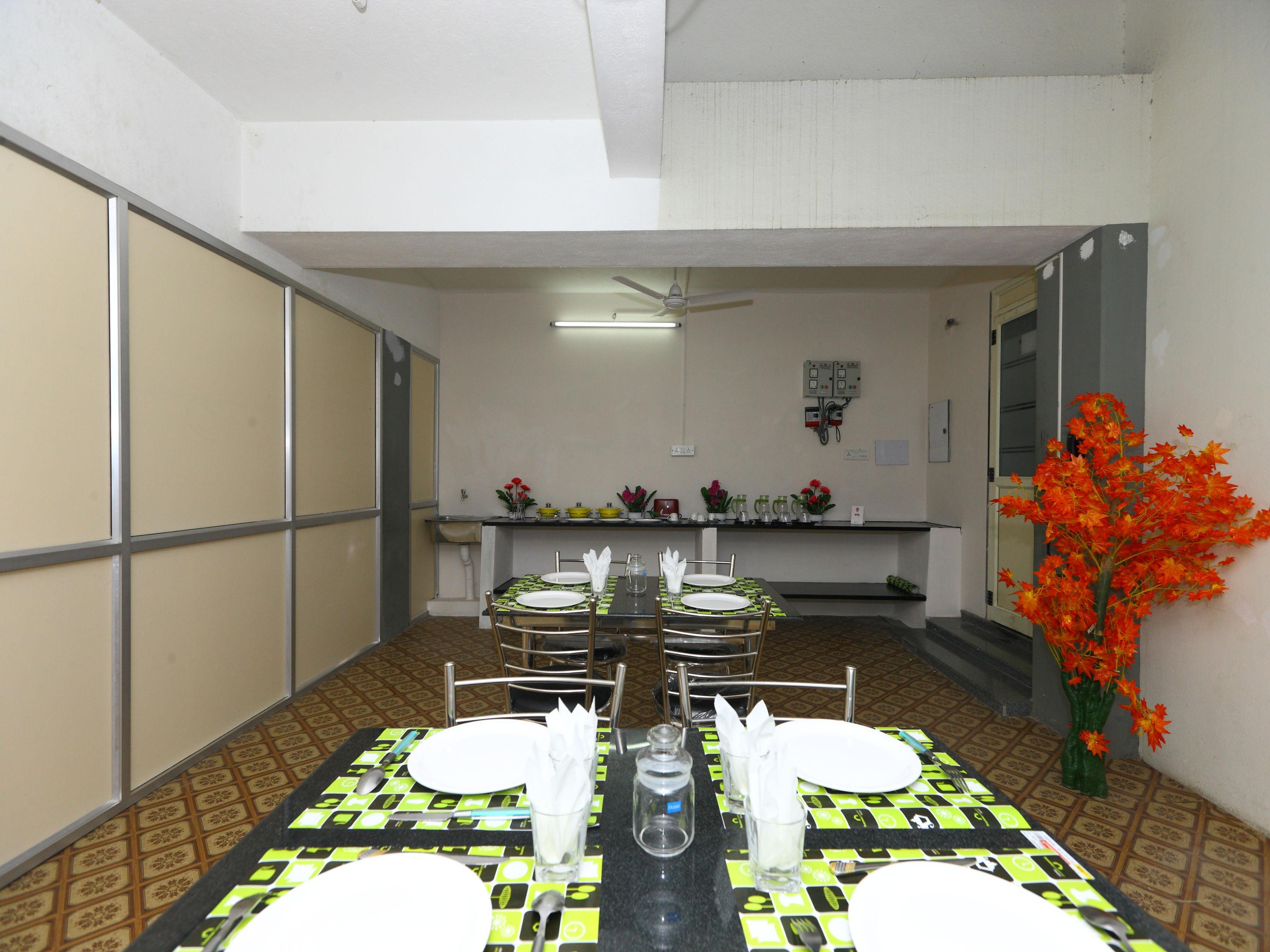 Oyo 9260 Olive Castles Inn Ченнаи Экстерьер фото